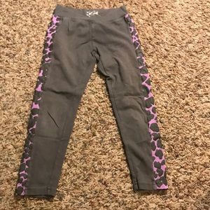 Gray leggings with purple cheetah print